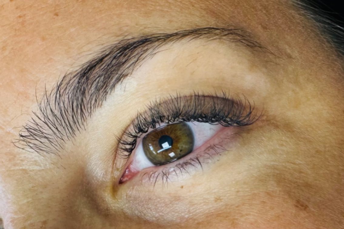 Dépose d’extensions de cils à Begles - Soin doux réalisé à l'institut Oeil de Nout