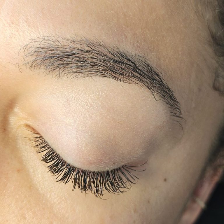 Extension de sourcils à Gradignan – Pose poil à poil pour combler les zones clairsemées