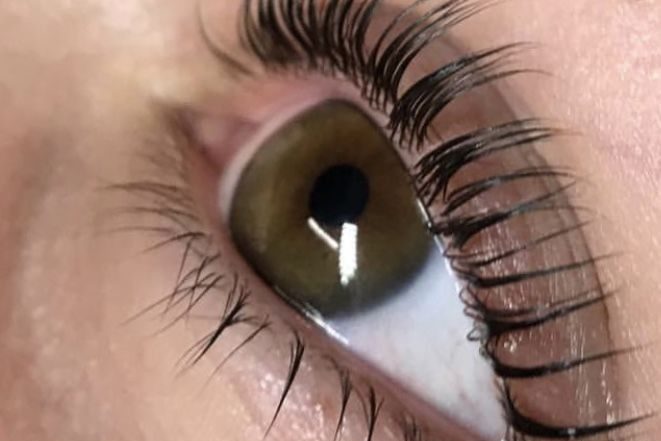 Rehaussement de cils sans teinture à Gradignan - réalisé à l'institut Oeil de Nout