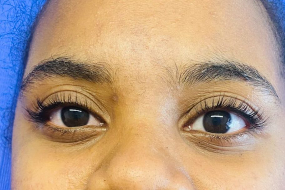 Rehaussement de cils avec teinture à Gradignan - Courbure naturelle et intense